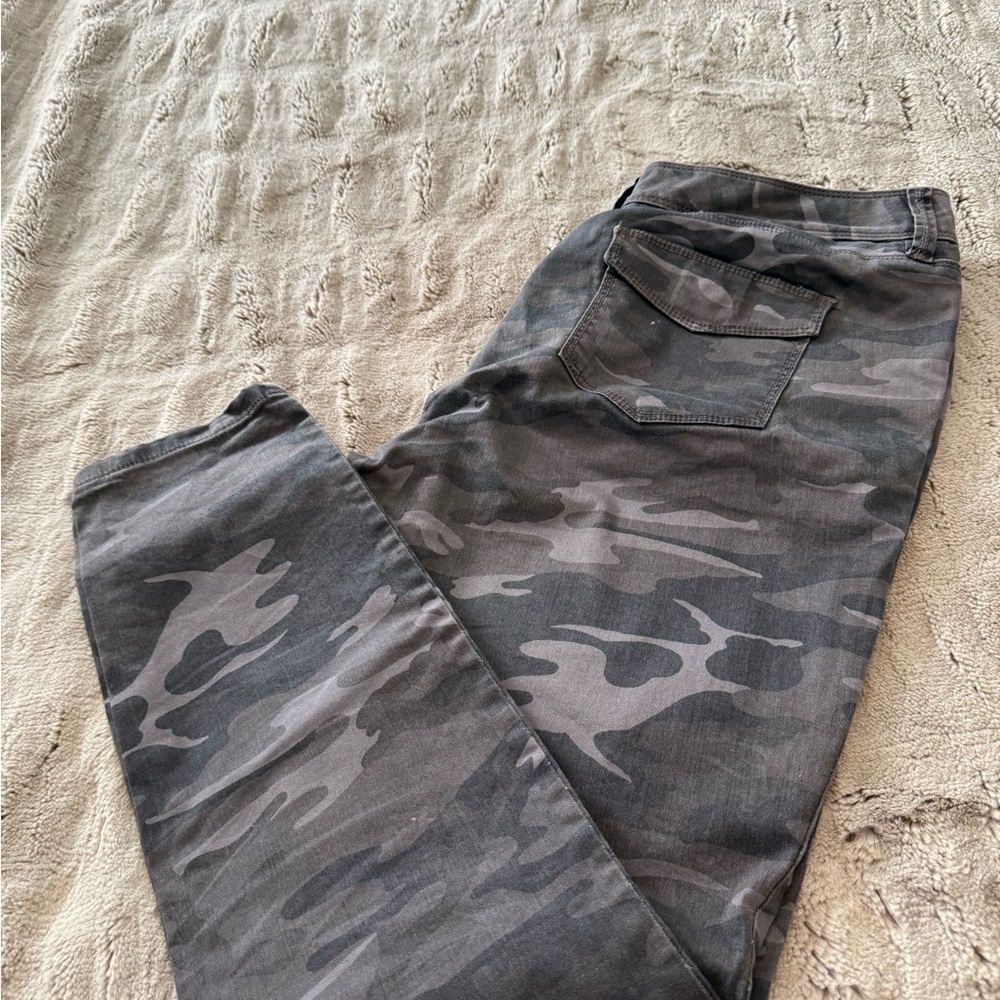 LOFT Gray Camouflage Pants